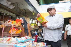 BPJPH Kawal Ketat Kewajiban Sertifikasi Halal Melalui Sidak Pasar Kramat Jati