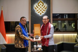 Fadli Zon Bahas Pelestarian Budaya Seram Timur, Fokus Rumah Adat dan Benteng