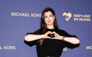 Anne Hathaway Jadi Sorotan Usai Ucap Insya Allah dalam Wawancara