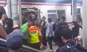 KAI Fokus Evakuasi Korban Usai Tabrakan KA Argo Bromo Anggrek dengan KRL