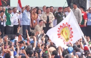Di Depan Ribuan Buruh di Monas, Prabowo Bertekad Habiskan Hidup untuk Rakyat: Sewa 30% Gaji? Nanti Cicil Rumah Sendiri