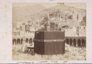Nasib di Antara Cadas dan Oase: Geografis Makkah dan Madinah Sebagai Pusat Ekonomi Pra-Islam