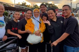 Inspiratif! Dokter Asal Filipina Berangkatkan Ibu Berhaji dari Jualan Sabun di TikTok