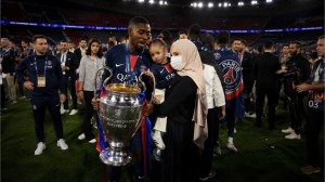 Ousmane Dembl Rayakan Kemenangan Liga Champions Bersama Istri dan Putrinya