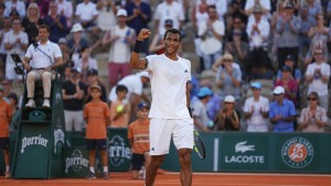 Auger-Aliassime Susah Payah Kalahkan Borges di Babak Pertama Halle Open