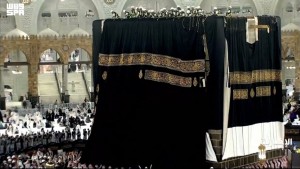 Fakta Menarik Kiswah Baru Kakbah: Terbuat dari 825 Kg Sutra dan Benang Emas