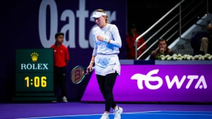 Alexandrova Kejutkan Juara Roland Garros Mirra Andreeva di Lapangan Rumput