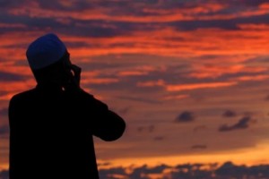 Sejarah Disiplin Islam: Kisah Mimpi Umar bin Khattab Mengubah Tradisi Panggilan Salat