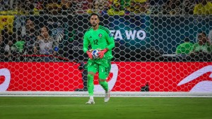 Camilo Vargas Jadi Tembok Kolombia, Gagalkan Bruno Fernandes hingga Cristiano Ronaldo di Babak Pertama