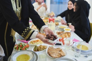 Doa Malaikat bagi Mereka yang Sedang Sahur: Mengurai Nalar Medis Makan Sahur
