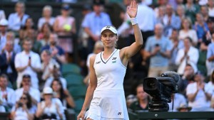 Si Cantik Elena Rybakina Taklukkan Catherine McNally 6-1, 6-2 di Wimbledon