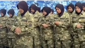 Pro-Kontra Peserta Diklat Kopdes Kenakan Seragam Saat Salat, Wajibkah Muslimah Pakai Mukena?