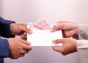 Benarkah Sedekah Tidak Akan Kurangi Harta? Ini Penjelasannya