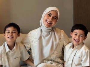 Paula Verhoeven Ajak Anak Belajar 99 Asmaul Husna, Ini Hikmah yang Dirasakan