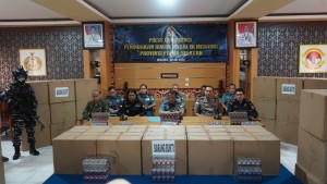 Gagalkan Potensi Kerugian Negara, TNI AL Sita Puluhan Ribu Bungkus Rokok Ilegal di Merauke