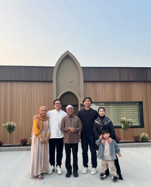 Tengku Firmansyah dan Nikita Willy Hadiri Soft Launching Masjid Bekas Studio Musik di Kanada