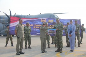 TNI AU dan Pemprov DKI Salurkan Bantuan Logistik Gempa NTT