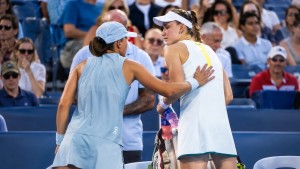 Si Cantik Rybakina Mundur dari Laga Cincinnati Open Saat Duel Lawan Swiatek, Anisimova Juga Tumbang