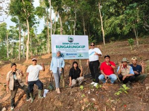 Dari Bank Sampah hingga Kedai Kopi, Jamkrindo Kembangkan Ekosistem Ekonomi Desa di Garut