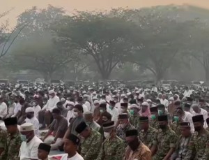 Dampak Karhutla Makin Parah, Ribuan Warga Pontianak Shalat Istisqa Meminta Turun Hujan
