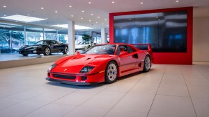 Lewis Hamilton Ambil Alih Kepemilikan Mobil Jalan Raya Ikonik Ferrari F40