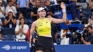 Si Cantik Rybakina Kalahkan Osaka, Hadapi Zheng di Perempat Final AS Terbuka, Posisi No 1 Segera di Tangan