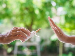Peringatan Bahaya Rokok dan Perdebatan Label Halal pada Kemasan