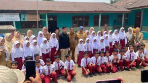 Wapres Temui Korban Keracunan MBG di Batang, Berjanji Cari Solusi Terbaik dan Perkuat Pengawasan