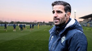 Cesc Fabregas Antara Siap dan Tidak Menggantikan Posisi Michael Carrick di Man Utd