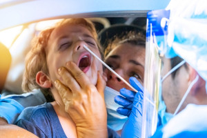 Langkah Penting yang Perlu Dilakukan Orang Tua Saat Anak Positif Covid-19