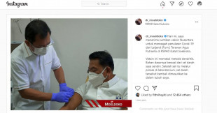 Begini Gaya Moeldoko Pamer Foto Disuntik Vaksin Nusantara