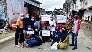 Anak-Anak Muda dari Maluku Peduli Donasi 250 Nasi Bungkus