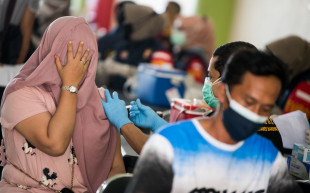 Tips Hilangkan Takut Saat Vaksin Covid-19 ala Aa Gym
