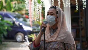 Momen Yenny Wahid Hibur Kegiatan Vaksinasi Covid di Rumahnya