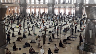 Potret Shalat Jumat di Masjid Istiqlal saat Pemberlakuan PPKM