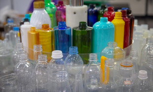 Niat Bermanfaat Bagi Banyak Orang, Kini Sukses Punya 14 Cabang Toko Plastik