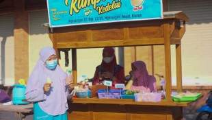 Manfaat Kedelai, Ibu-Ibu Muslimah Bikin Angkringan di Kaki Gunung