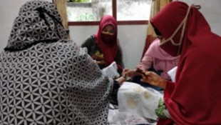 Muslimah Disabilitas Mulai Mandiri Berkat Pelatihan Membatik