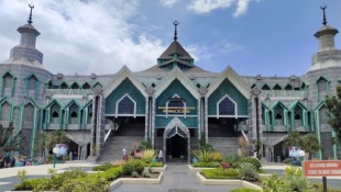 Detik-Detik Panglima ABRI Dirikan Masjid yang Kini Jadi Ikon Kota