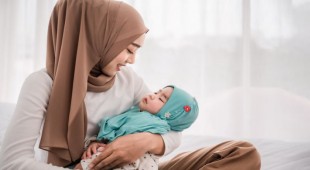 Bolehkah Ibu yang Positif COVID-19 Menyusui Bayi?