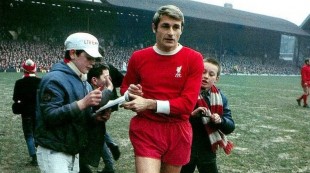 Legenda Liverpool Roger Hunt Tutup Usia