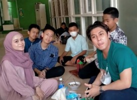 Lesty Kejora Jenguk Adik di Pesantren, Ustadz Yusuf Mansur Puji Sikap Sederhananya