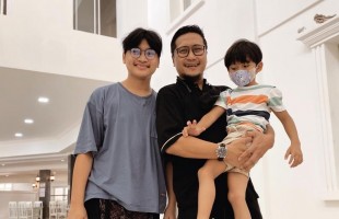 Arie Untung Terkejut Melihat Perubahan Anaknya di Pesantren