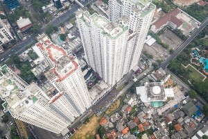 Masjid Nurullah Kalcit, Oase di Tengah Gedung Pencakar Langit