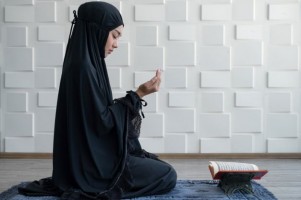 Kenali Jenis Mukena Traveling, Agar Ibadah Tetap Khusyuk dan Nyaman