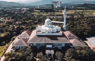 7 Potret Masjid Azzikra Sepeninggal Ustadz Arifin Ilham dan Ameer Azzikra