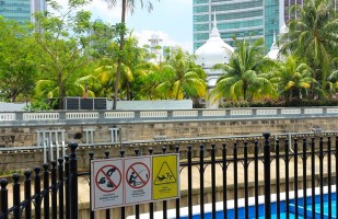 Rest Area KM 57 Batasi Jemaah Masjid dengan Sertifikat Vaksin
