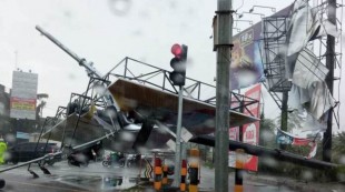 Hujan Disertai Angin Kencang, Baliho di Sleman Roboh