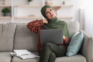 Tren WFH di Masa Pandemi Munculkan Masalah pada Leher, Apa Sebabnya?