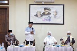 Sowan ke Ponpes Lirboyo, Ridwan Kamil Dapat Doa dari Kiai
